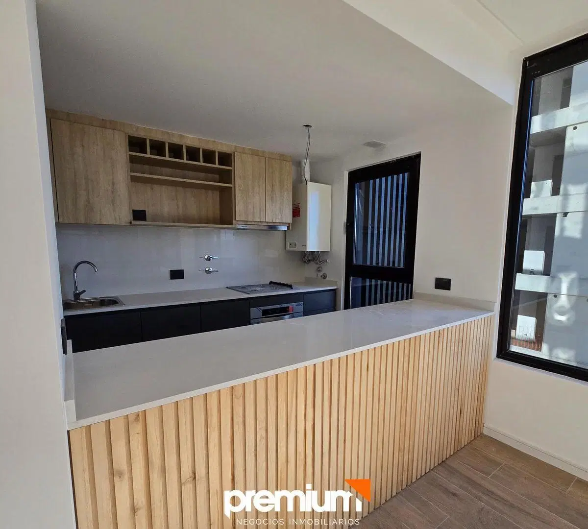 Venta Dpto 2 Dormitorios con cochera - Av. San Juan 1100 - Edificio Kuref - Neuquén Capital 2