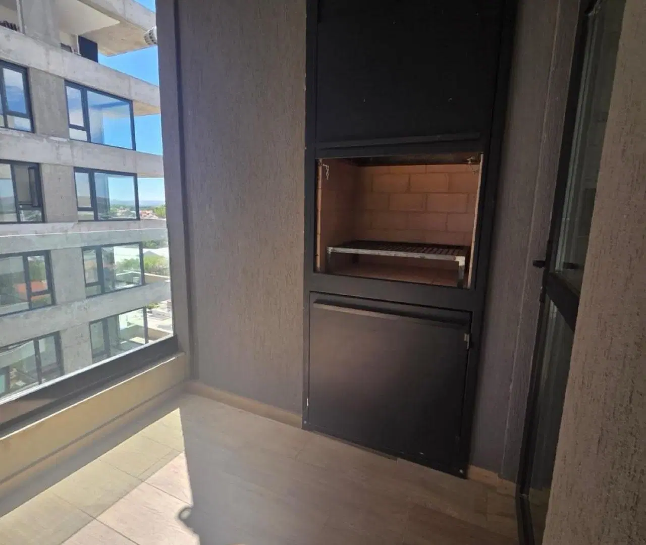 Venta Dpto 1 Dormitorio con balcón y parrilla - Av San Juan 1100 - Edificio Kuref - Neuquén Capital 2