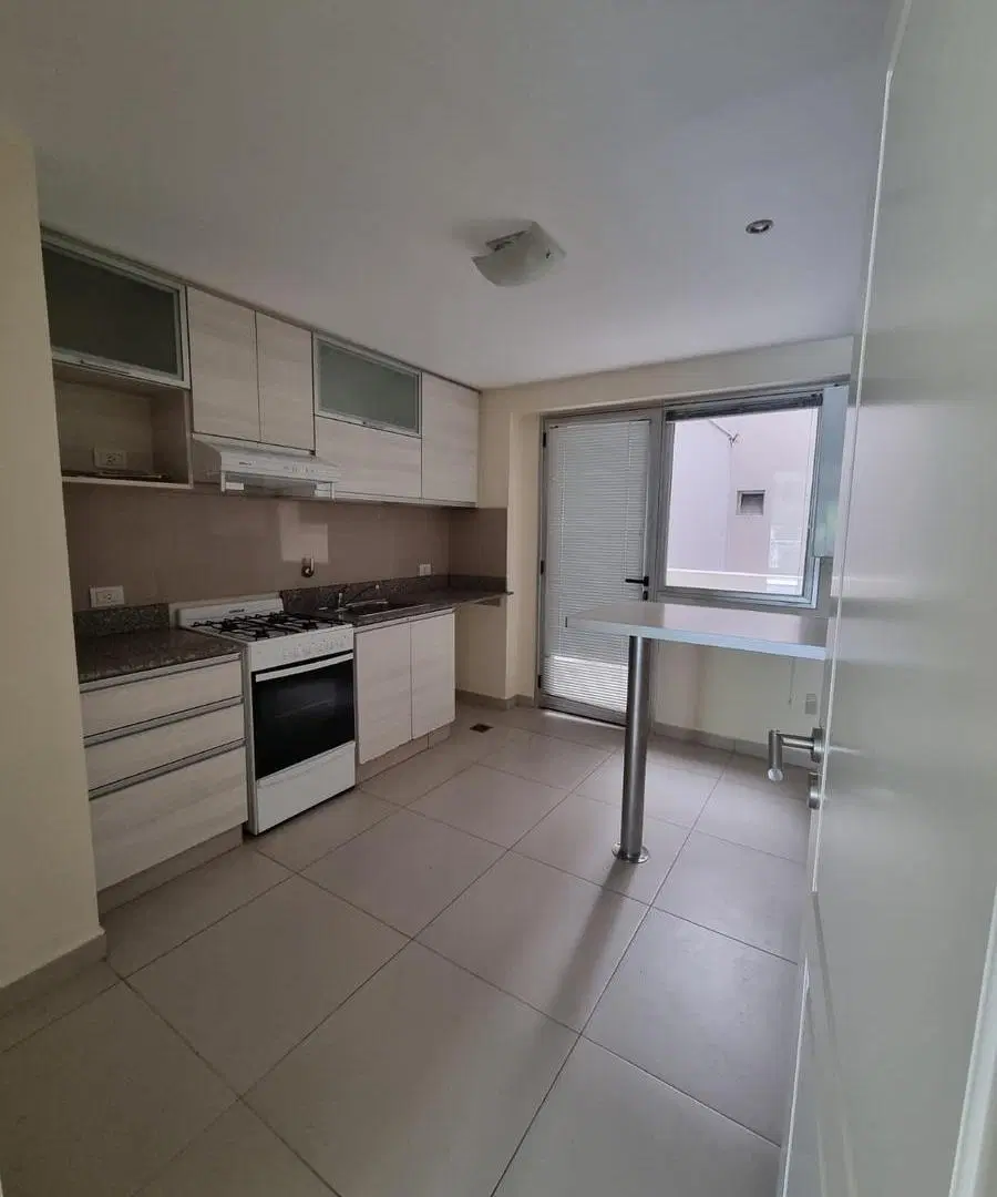Departamento en Área Centro Este 4
