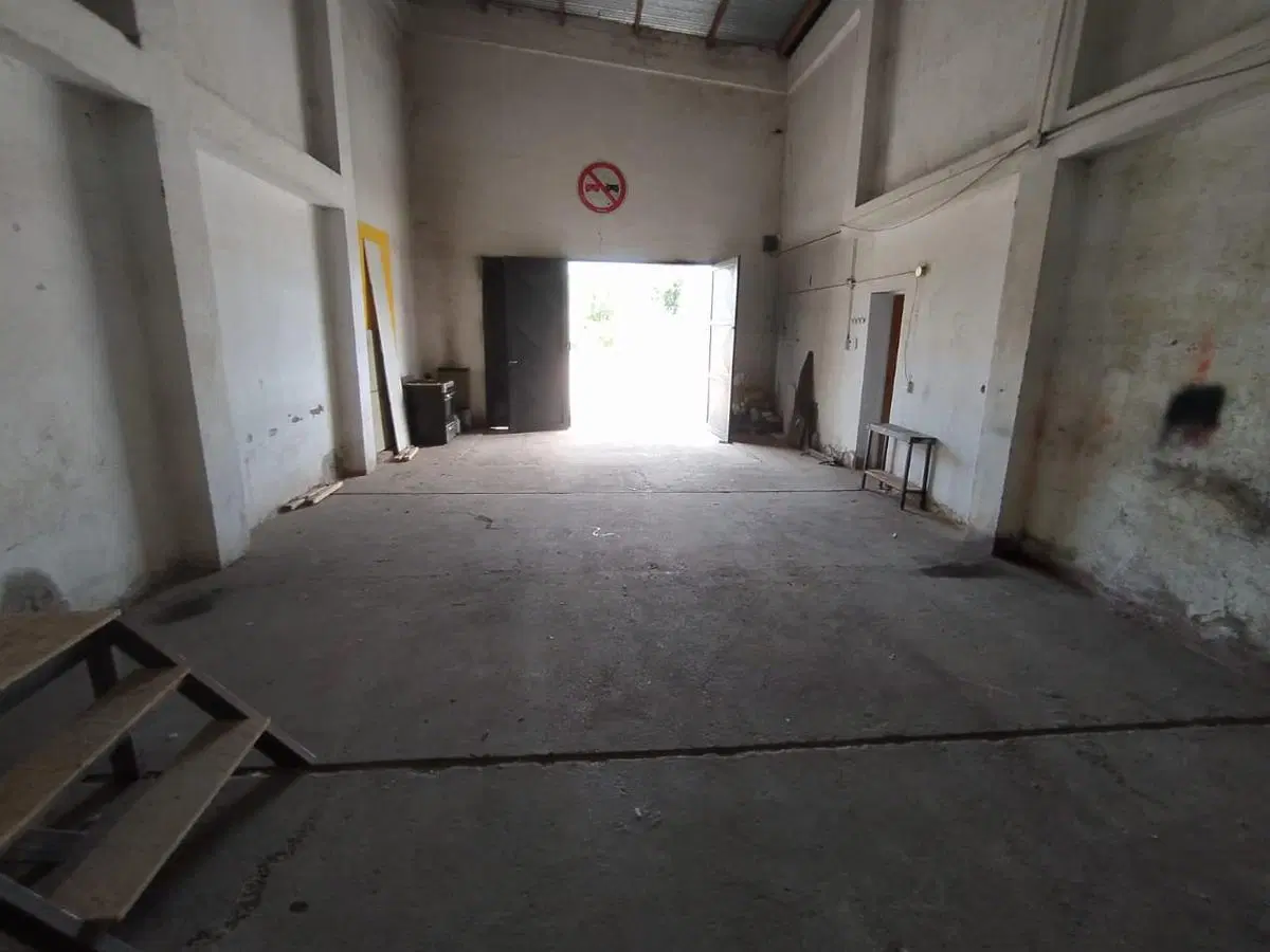 Alquiler Galpón 130 m2   playa de maniobras - Alfonsina Storni al 1099 - Neuquén 3