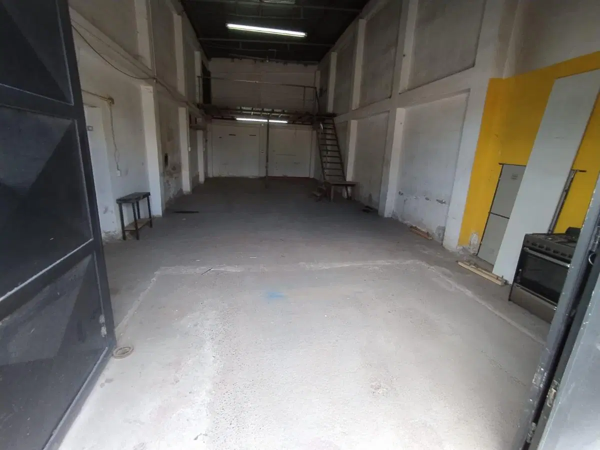 Alquiler Galpón 130 m2   playa de maniobras - Alfonsina Storni al 1099 - Neuquén 8