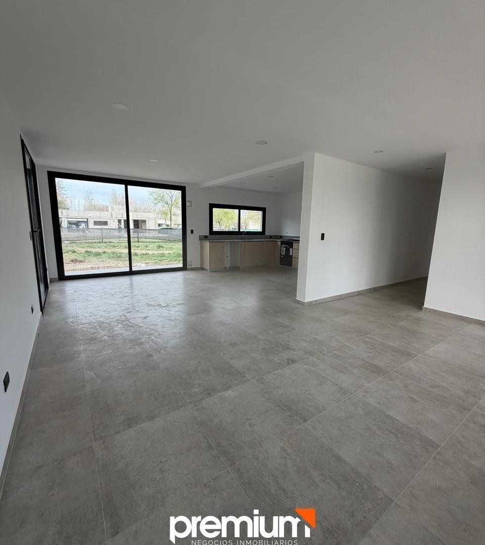 Foto de Venta Casa 3 Dormitorios - Los Canales de Plottier Golf Club - Plottier, imagen 3