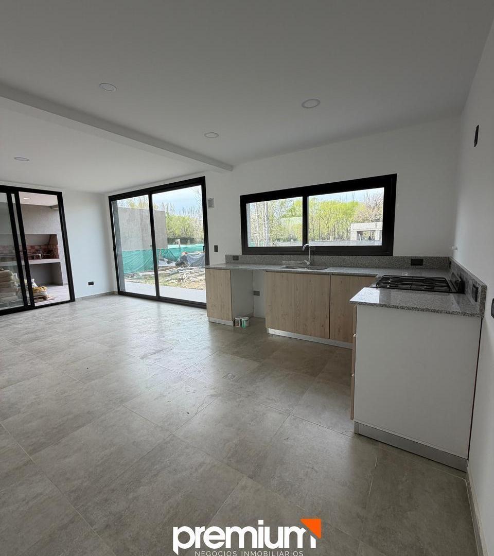 Foto de Venta Casa 3 Dormitorios - Los Canales de Plottier Golf Club - Plottier, imagen 4