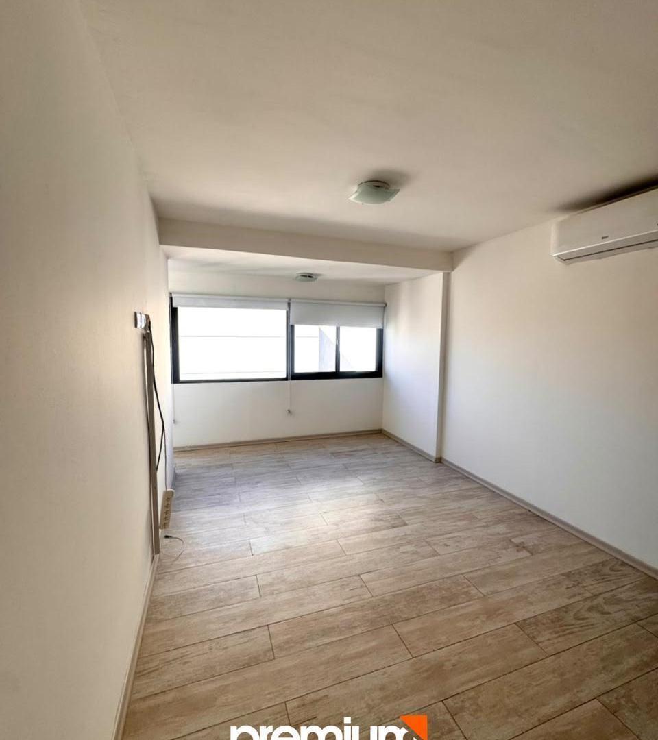 Foto de Dpto en alquiler - 1 Dormitorio con cochera - Carlos H Rodriguez 556, imagen 1