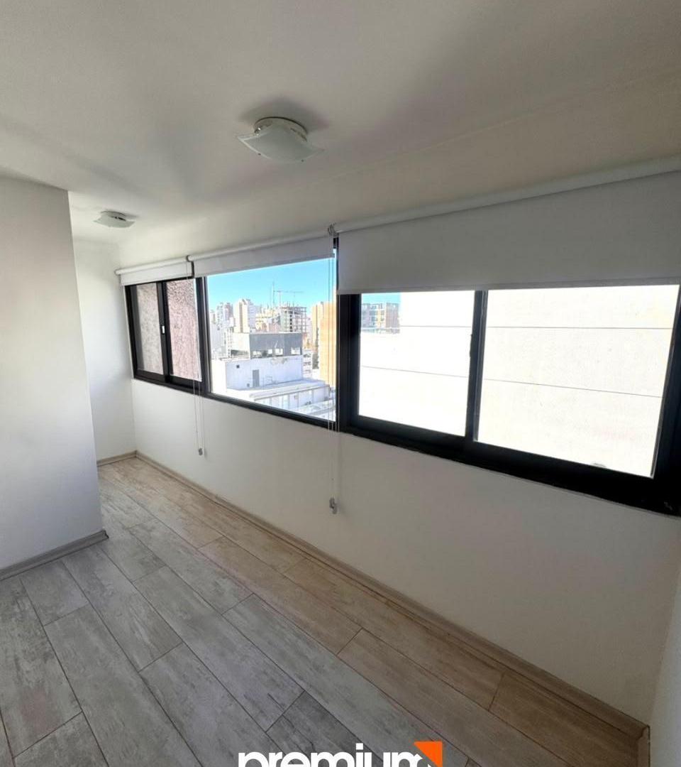 Foto de Dpto en alquiler - 1 Dormitorio con cochera - Carlos H Rodriguez 556, imagen 2