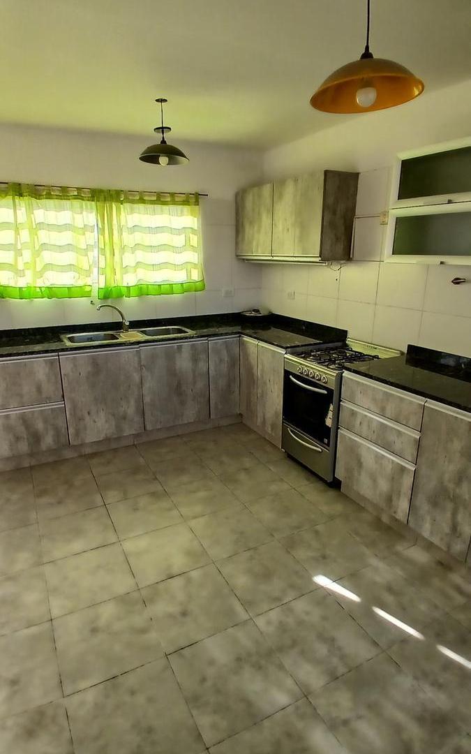 Foto de Alquiler Casa 2 Dormitorios - Ingreso vehicular - Patio - Barrio Don, imagen 5