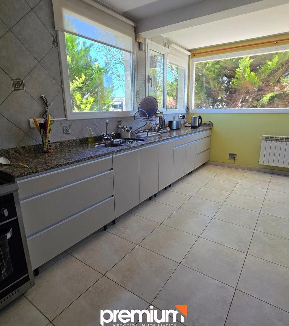 Foto de Venta - Casa 4 Dormitorios - B° La Zagala - Neuquén Capital, imagen 2