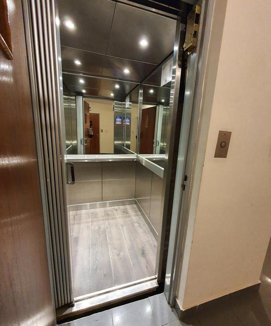 Foto de VENTA Departamento 3 dormitorios con 2 cocheras - Santa Fe 645 - CENTRO, imagen 3