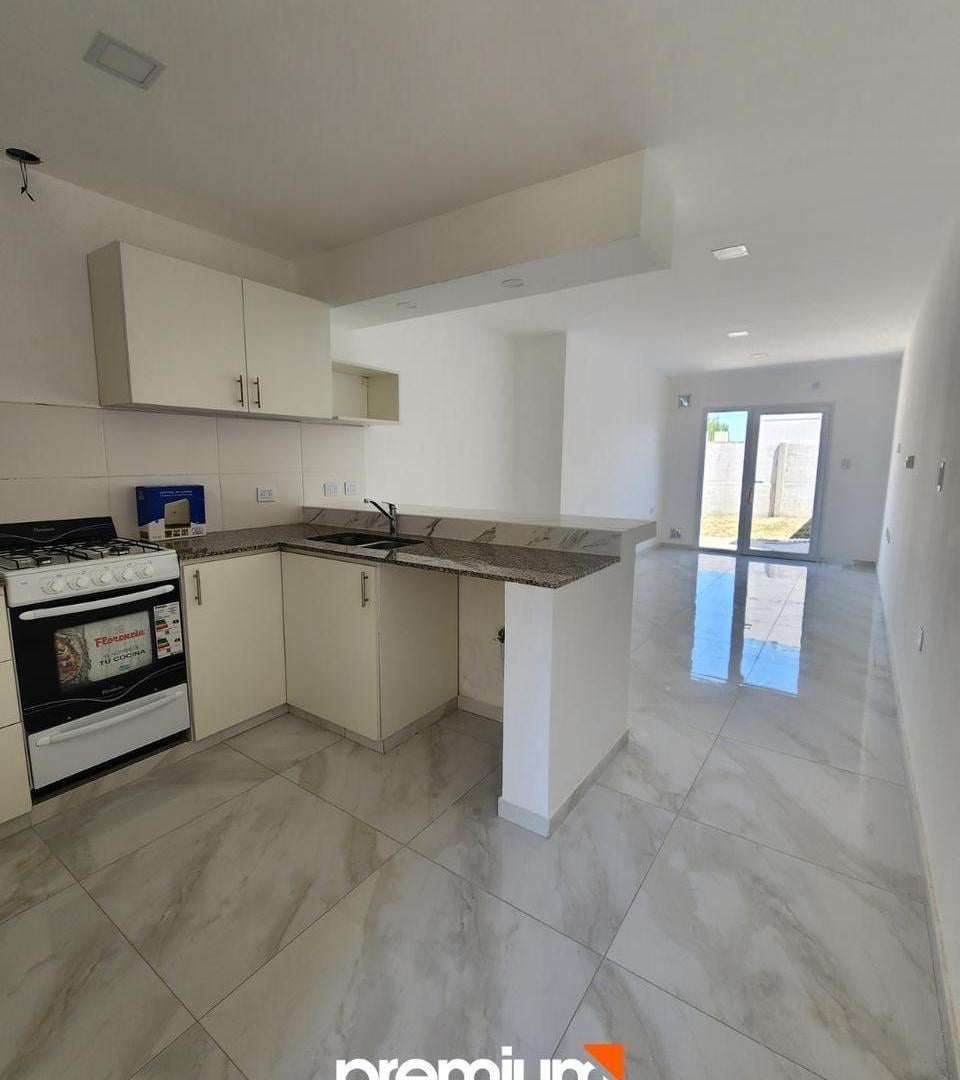 Foto de Alquiler Casa 3 Dormitorios en Barrio Altos de Alberdi IV - Plottier -, imagen 4