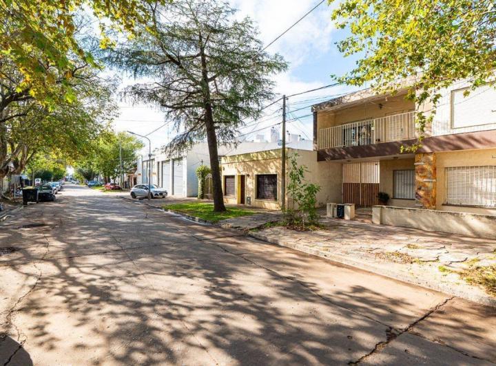 CASA EN VENTA EN GRANADERO  BAIGORRIA CENTRO 2