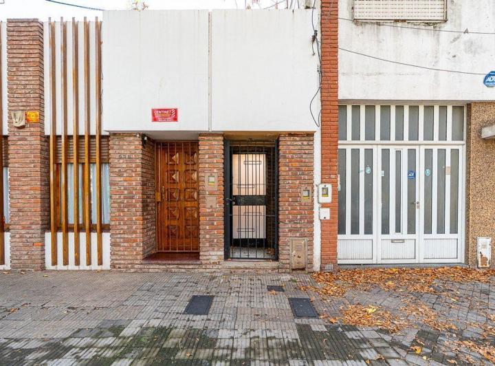 VENTA CASA 3 DORMITORIOS AGOTE PATIO NO PH PILETA 1