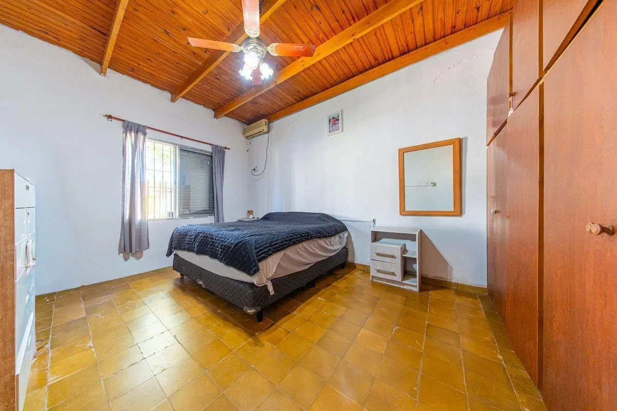 VENTA CASA 2 DORMITORIOS CON LOCAL  SAN LORENZO 2