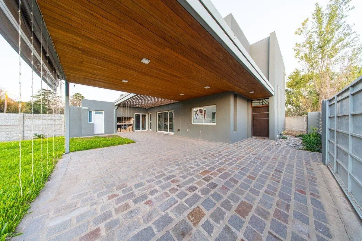 CASA EN VENTA TRES DORMITORIOS APTA CRÉDITO 4
