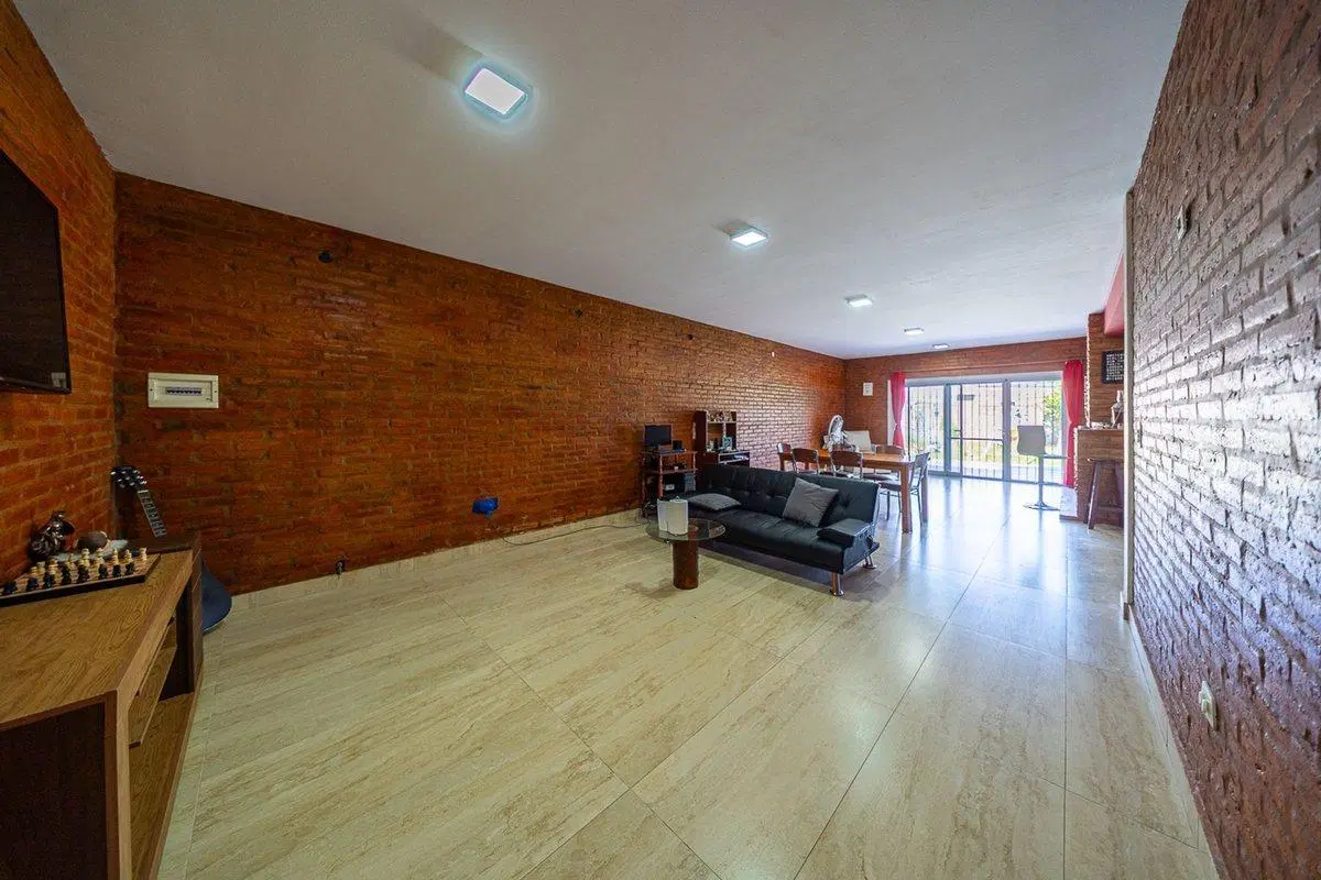 CASA EN VENTA IBARLUCEA 3 DORMITORIOS Y COCHERA 4
