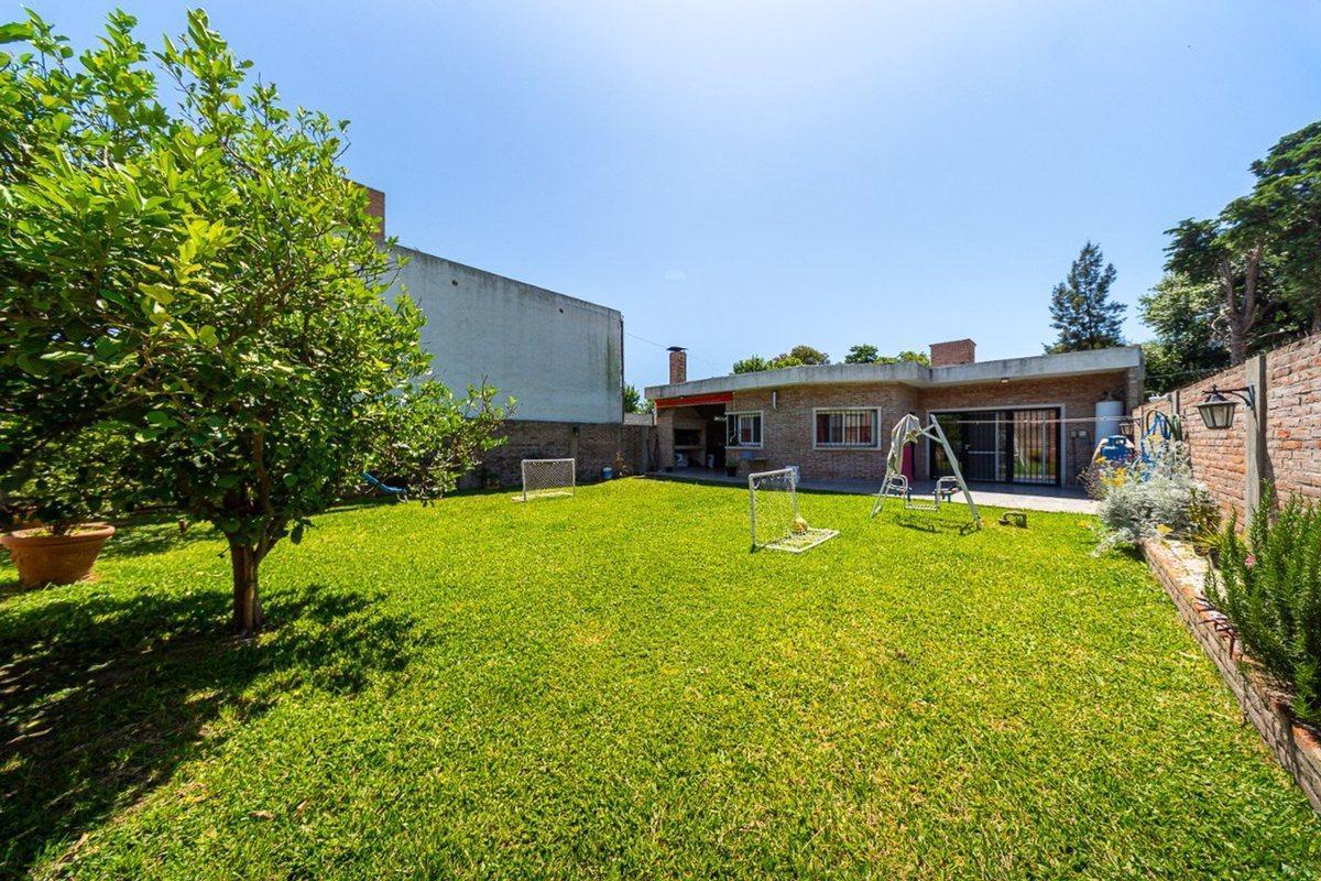 CASA EN VENTA IBARLUCEA 3 DORMITORIOS Y COCHERA