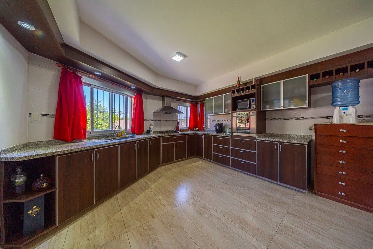 CASA EN VENTA IBARLUCEA 3 DORMITORIOS Y COCHERA 5