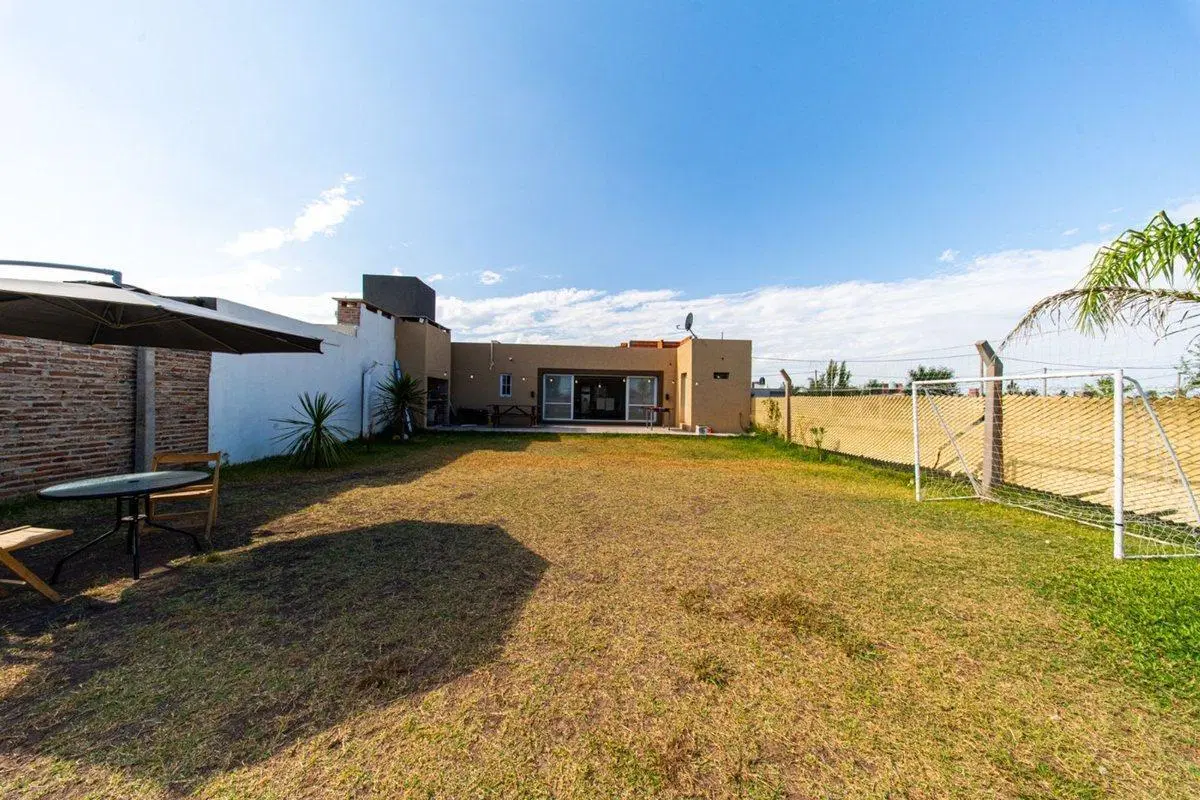 CASA EN VENTA PIÑERO DOS DORMITORIOS CON PILETA 2