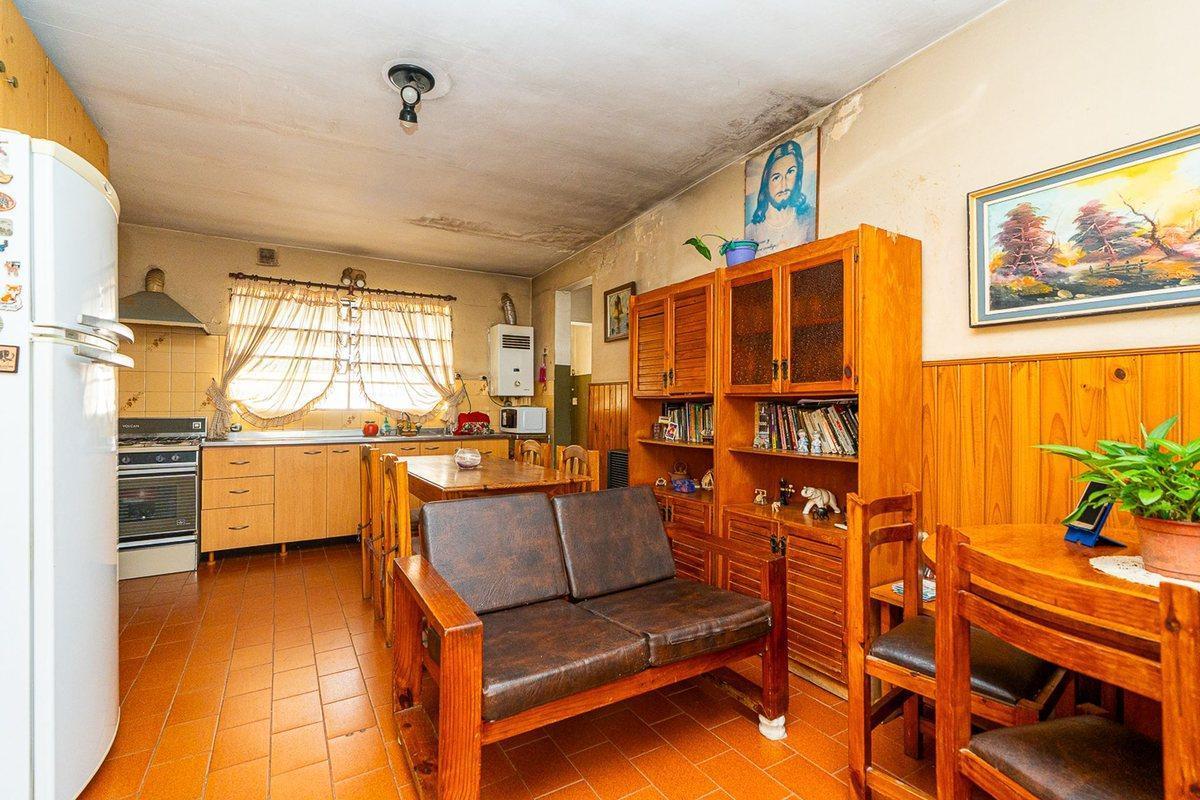 VENTA CASA 2 DORMITORIOS JARDIN Y COCHERA ZONA SUR