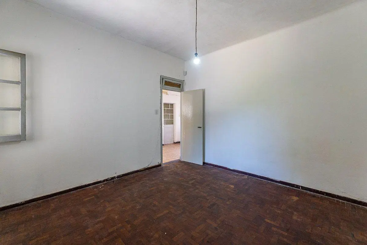 Casa a reciclar en Venta en Ludueña con cochera 4