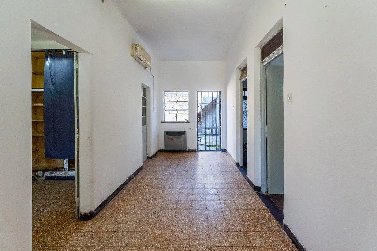 Casa a reciclar en Venta en Ludueña con cochera 3