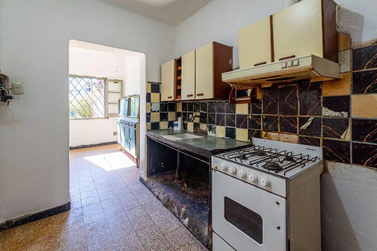Casa a reciclar en Venta en Ludueña con cochera 2