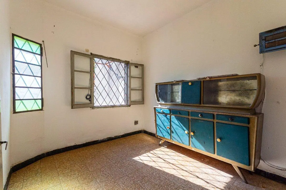 Casa a reciclar en Venta en Ludueña con cochera 5