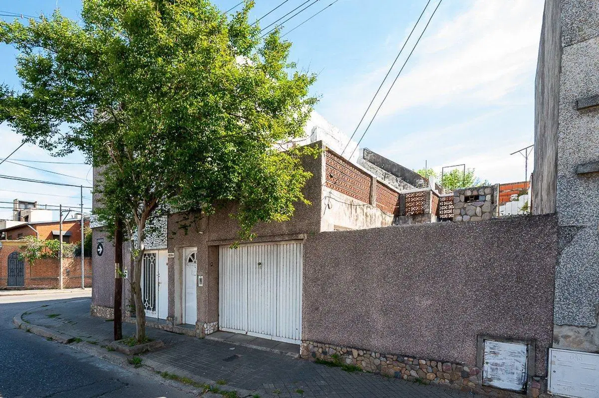 Venta dos casas mas local comercial Azcuénaga 4