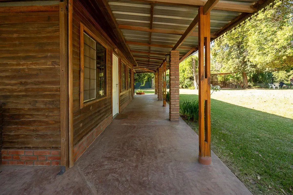 CASA EN VENTA EN OLIVEROS QUINCHO PILETA PARRILLA 5