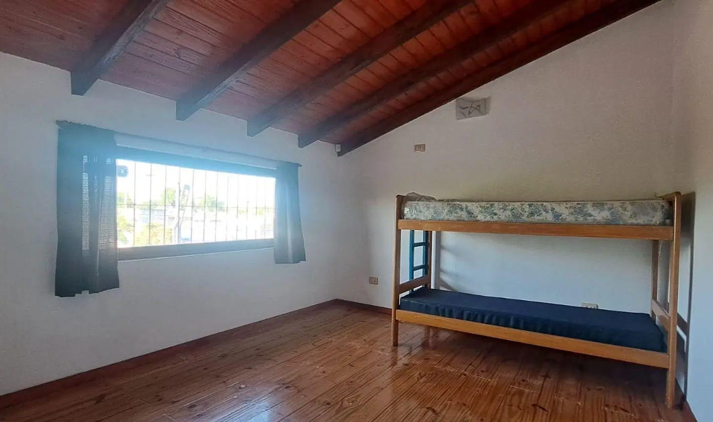 Venta local con casa 3 dormitorios por Pellegrini 3