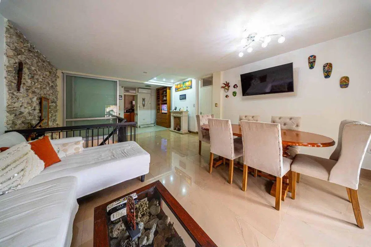 VENTA DE OFICINAS CON VIVIENDA FAMLIAR Y COCHERA 3