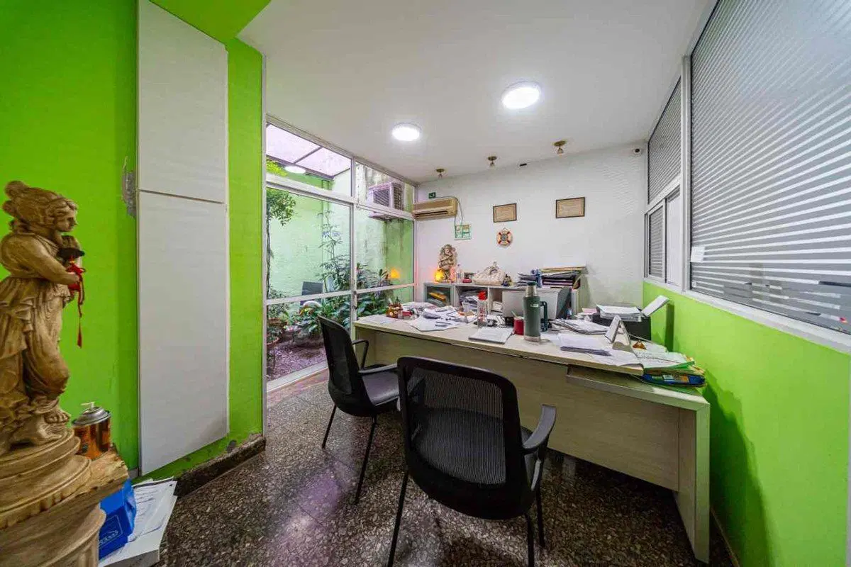 VENTA DE OFICINAS CON VIVIENDA FAMLIAR Y COCHERA 2