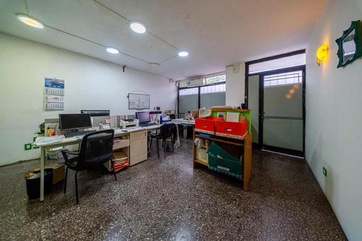 VENTA DE OFICINAS CON VIVIENDA FAMLIAR Y COCHERA 4