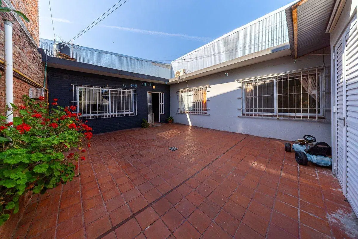 CASA DE PASILLO VENTA ZONA NORTE 2 DORM Y PATIO 4