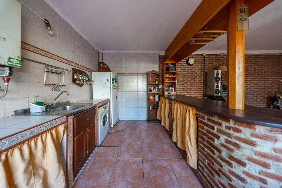 CASA DE PASILLO VENTA ZONA NORTE 2 DORM Y PATIO 3