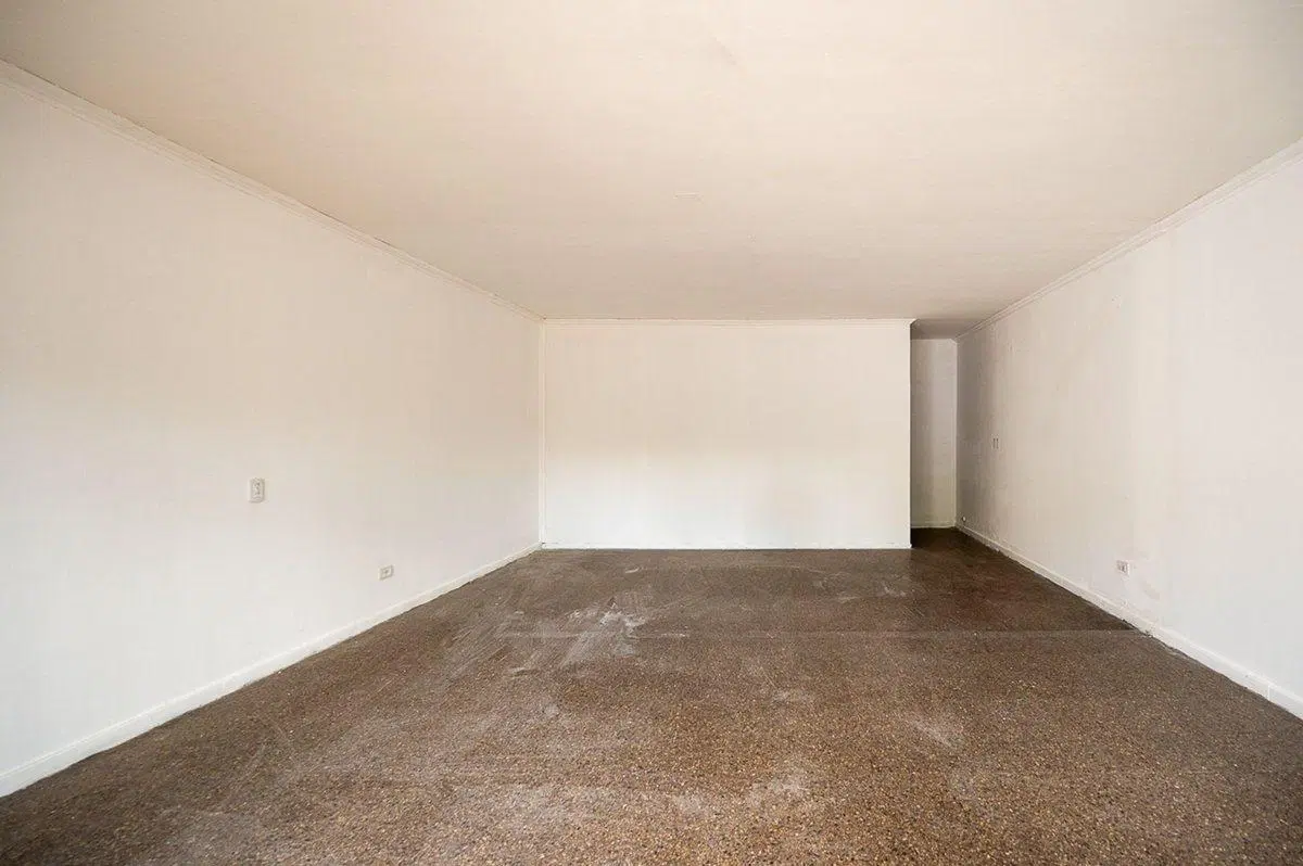 LOCAL COMERCIAL EN VENTA FISHERTON + 3 DEPTOS 4