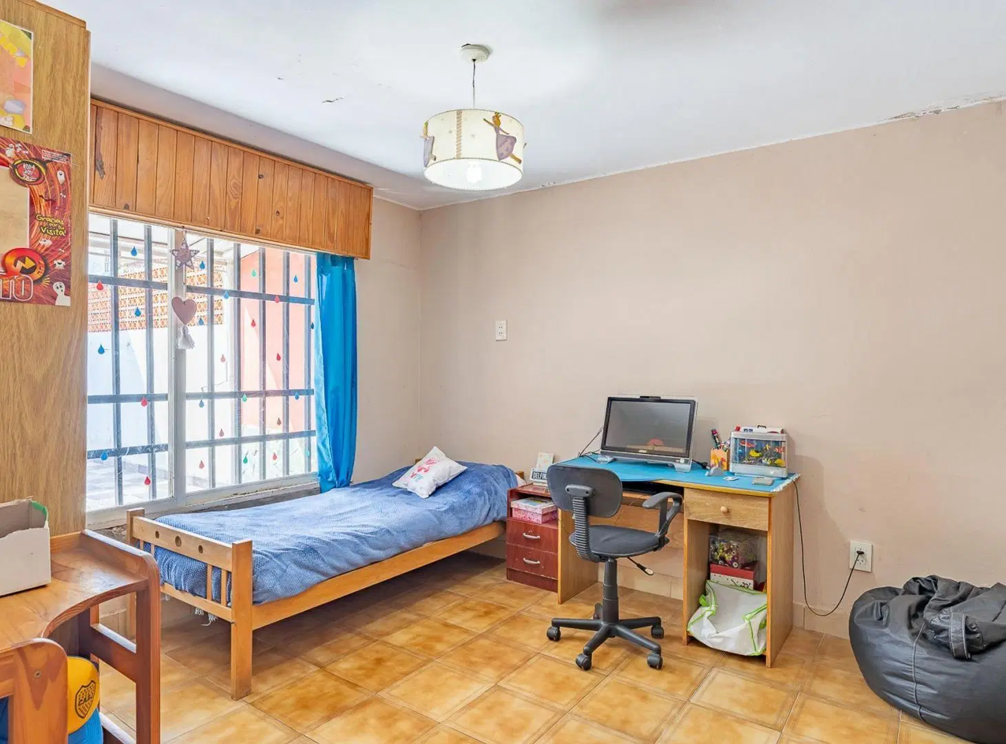 CASA EN VENTA 4 DORMITORIOS CON COCHERA Y PATIO 3