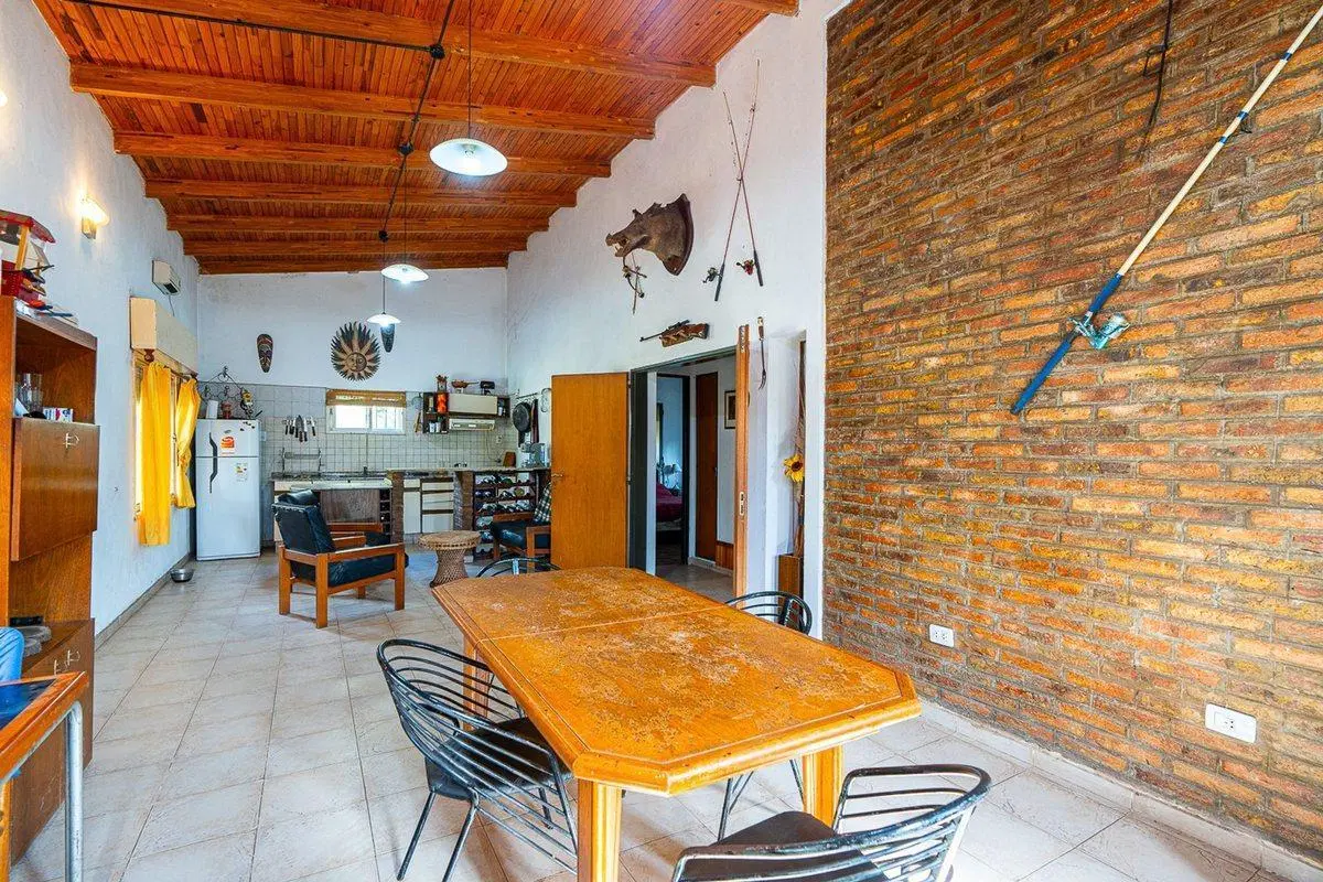 CASA EN VENTA CON PISCINA APTA CREDITO ALVEAR 2