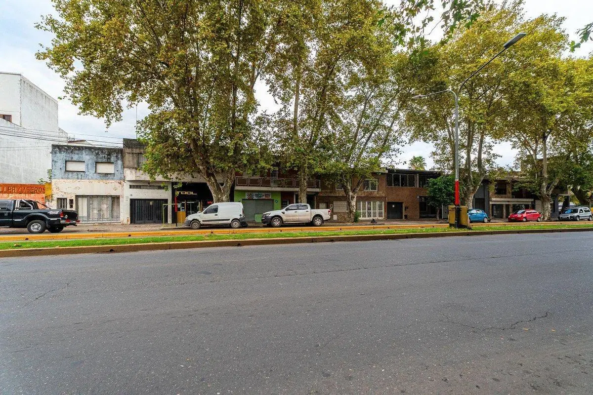 LOCAL Y CASA EN VENTA BARRIO BELLA VISTA 5