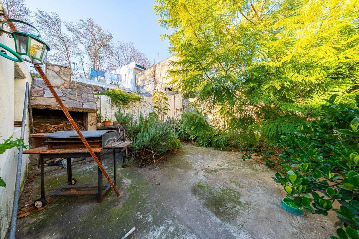 Venta casa 4 dormitorios con patio en Luis Agote