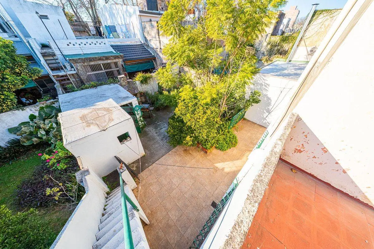Venta casa 4 dormitorios con patio en Luis Agote 3