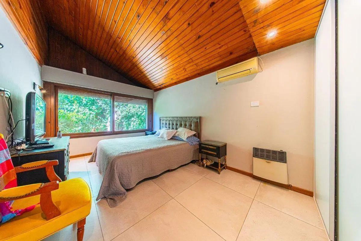 Casa remodelada en Venta Fisherton 4 dormitorios 5