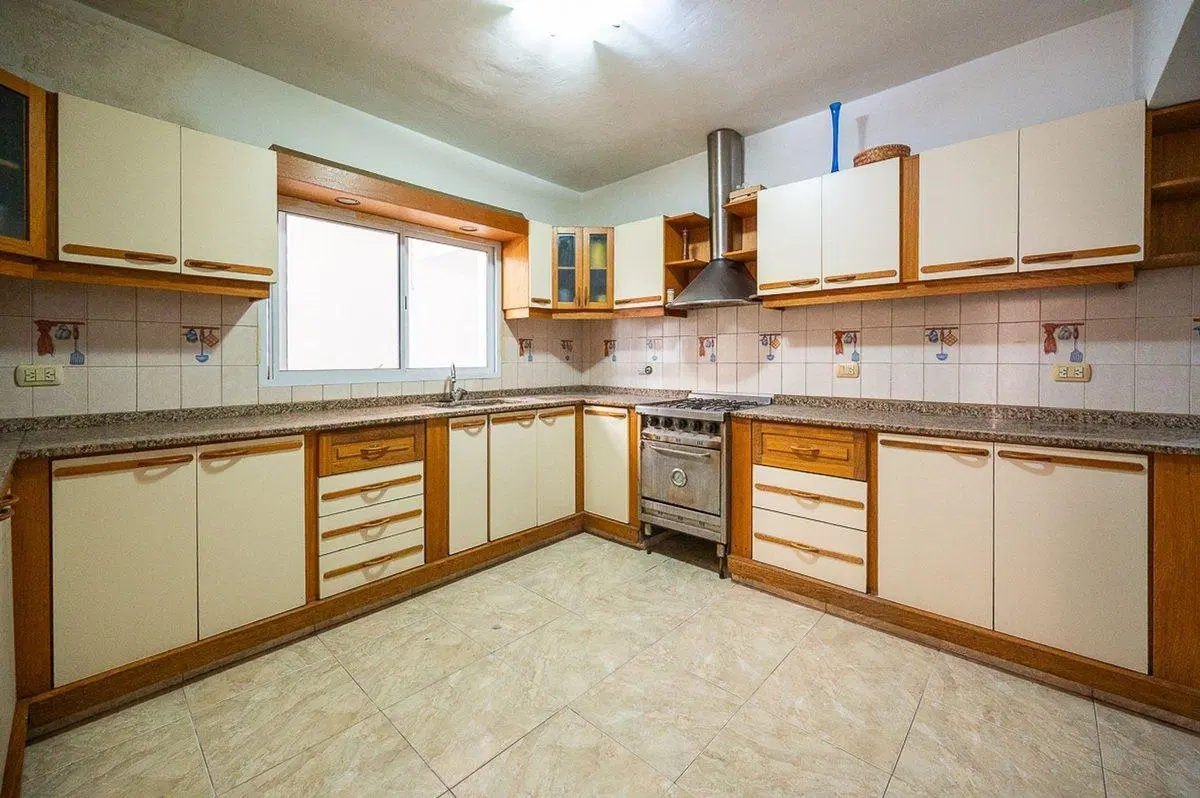 CASA EN VENTA 3 DORMITORIOS COCHERA PERMUTA 4