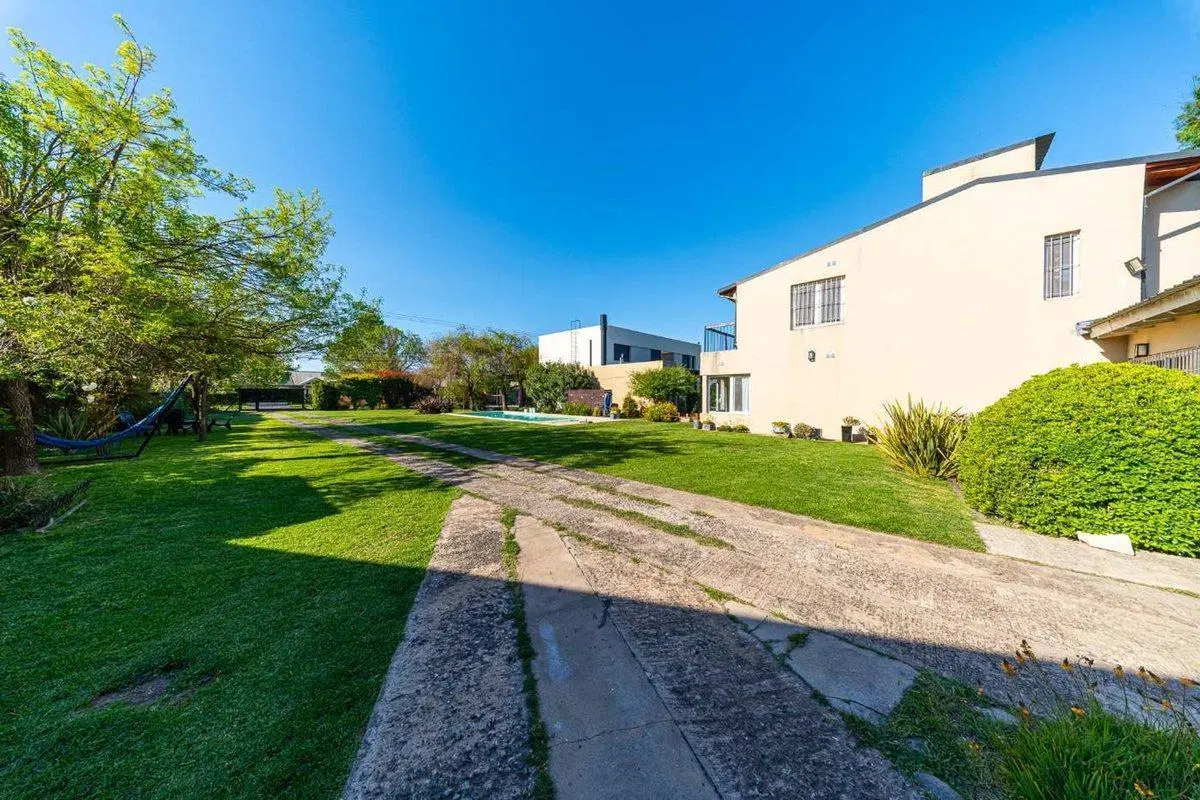 CASA EN VENTA CUATRO DORMITORIOS APTA CRÉDITO 5