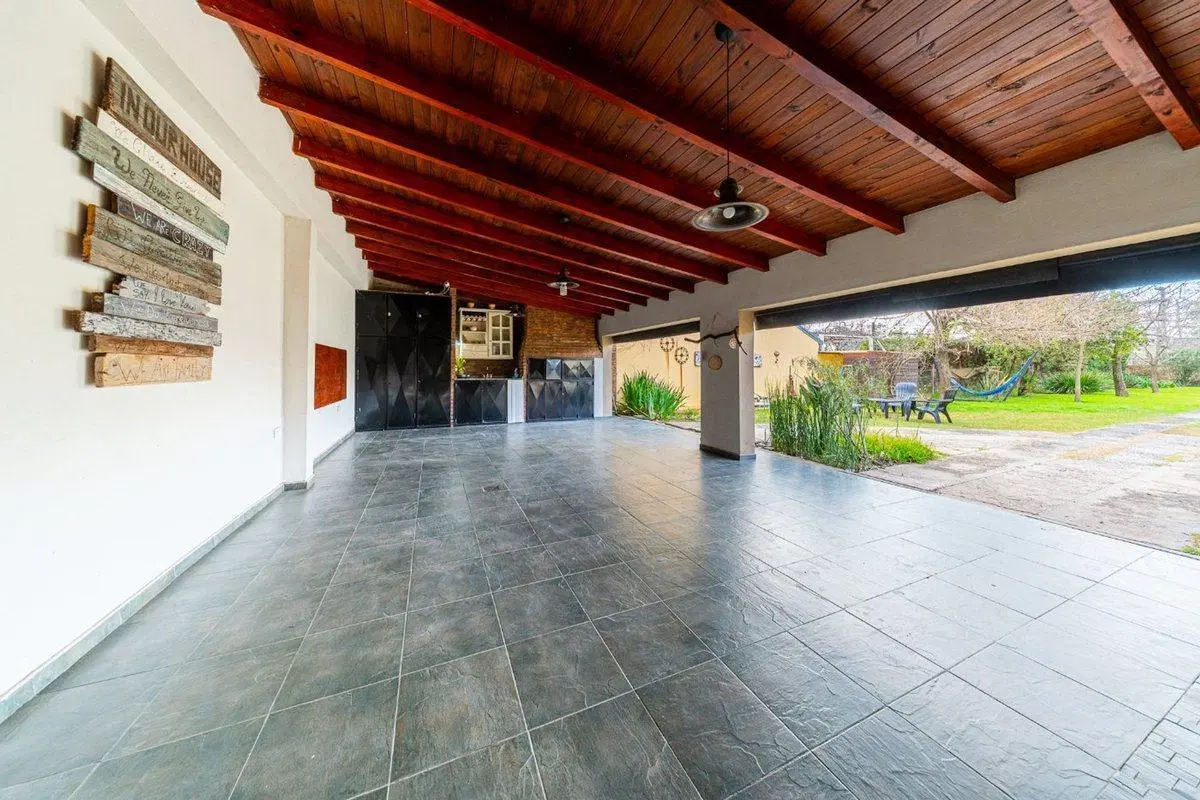 CASA EN VENTA CUATRO DORMITORIOS APTA CRÉDITO 3