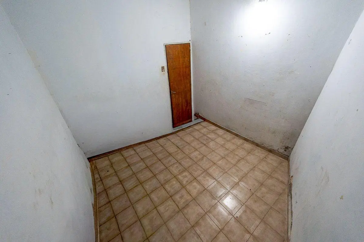 VENTA CASA A REFACCIONAR EN BARRIO SARMIENTO 2
