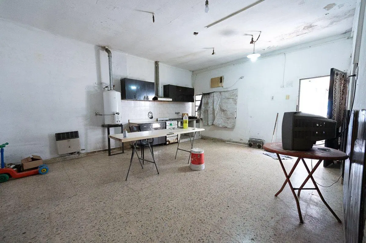 VENTA CASA A REFACCIONAR EN BARRIO SARMIENTO 4