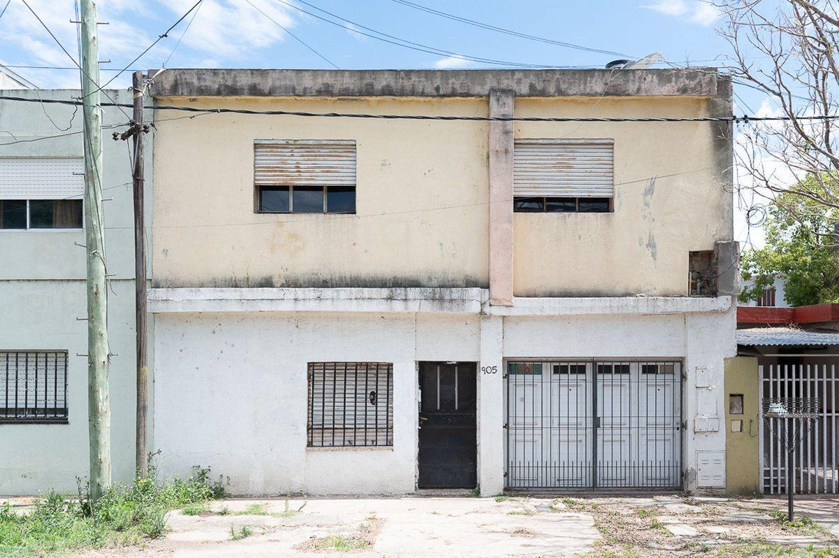 VENTA CASA A REFACCIONAR EN BARRIO SARMIENTO