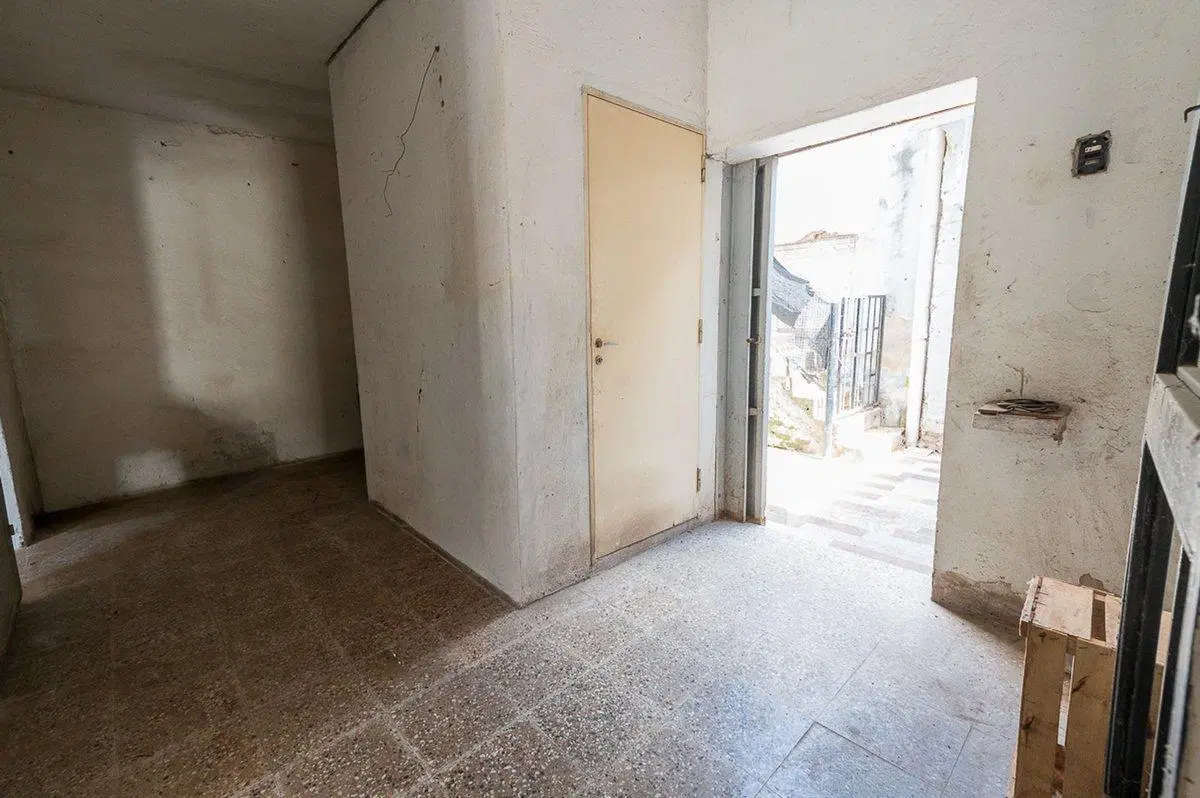 VENTA CASA A REFACCIONAR EN BARRIO SARMIENTO 3