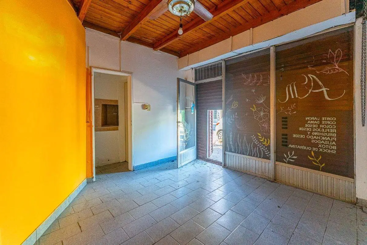 Venta galpon Arroyito con local al frente 4