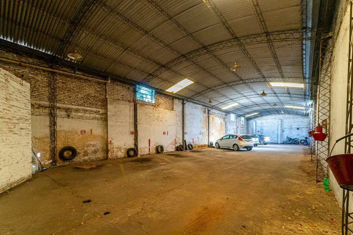 Venta galpon Arroyito con local al frente 7